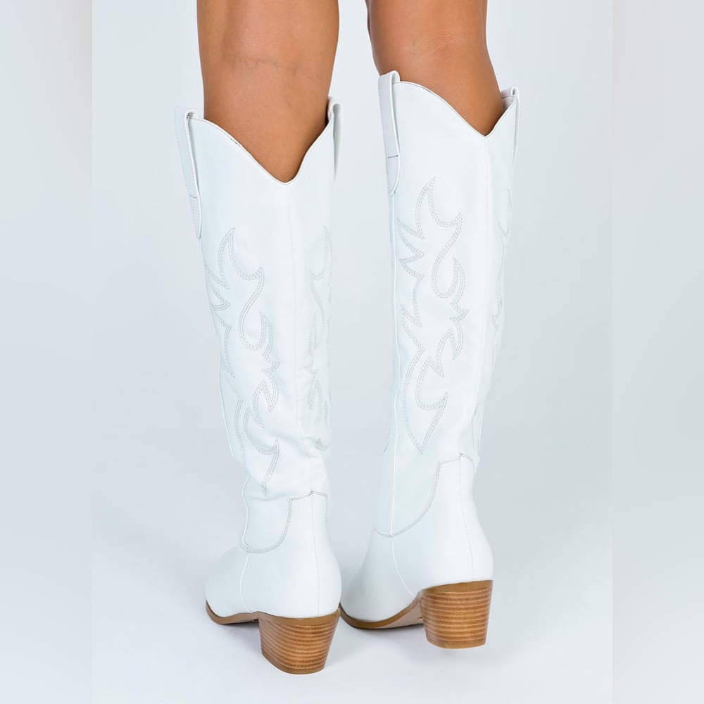 🪼Adorable NWOT white cowboy boots! - Picture 2 of 10